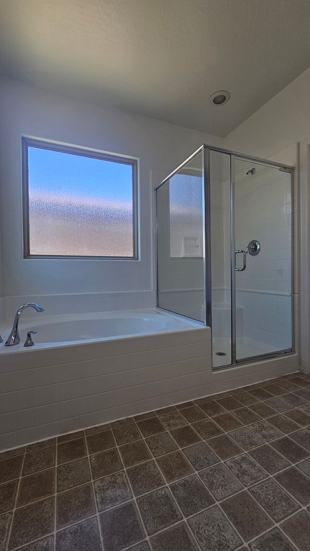 Building Photo - Spacious 4 Bedroom Home with Open Layout & Stunning Backyard
