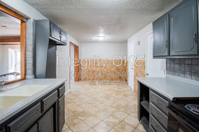 Building Photo - 4101 SE 45th St