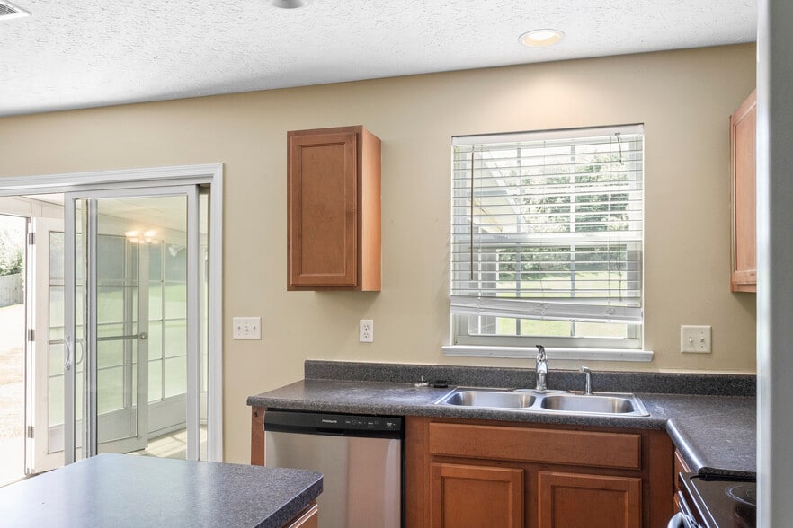 Building Photo - 246 Parrott Ct