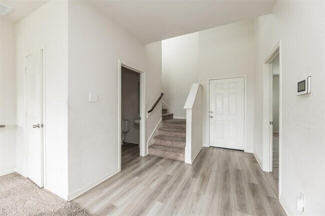 Building Photo - 541 Amberwood Pk Dr