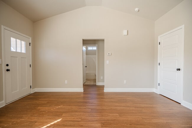 Building Photo - 600 Trellis Square