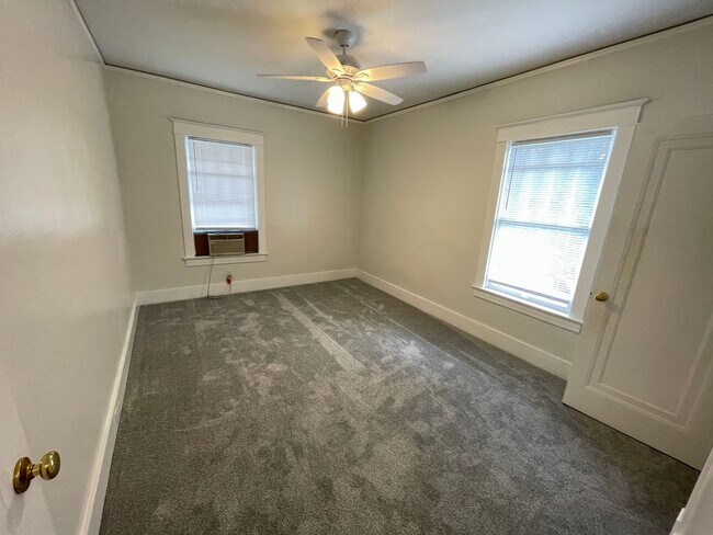 Building Photo - 1320-1322 Main Street Duplex