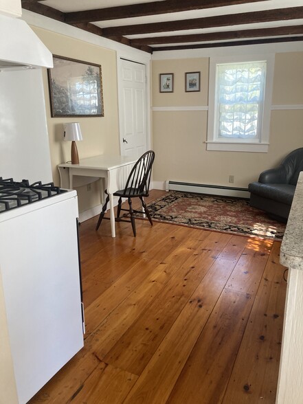 Primary Photo - 114 Maplewood Ave