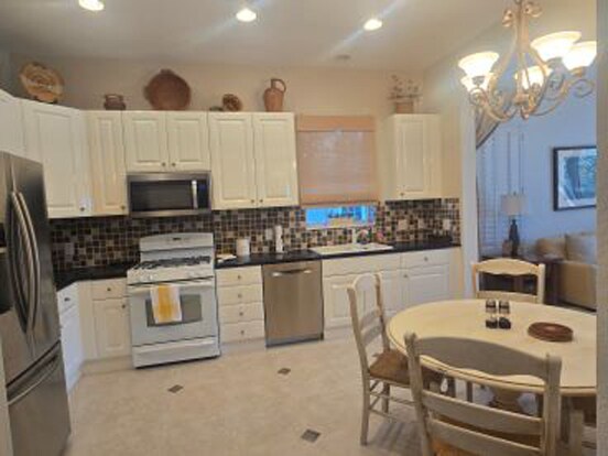 Building Photo - 9142 Cherry Oaks Ln