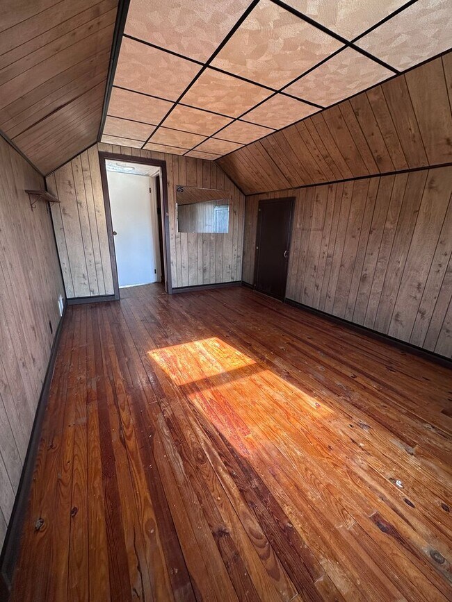 Building Photo - Cape Cod in Middletown 4 bedroom