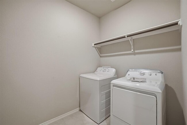 Building Photo - 4501 Bridal Veil Dr