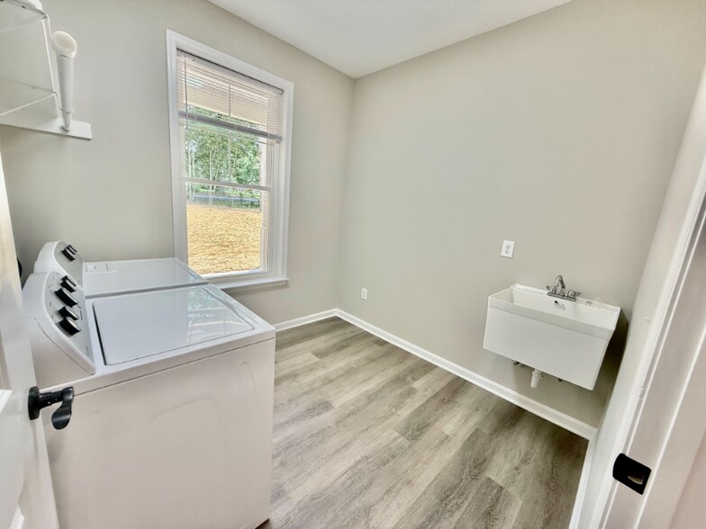 Building Photo - 28987 Lockes Hill Rd