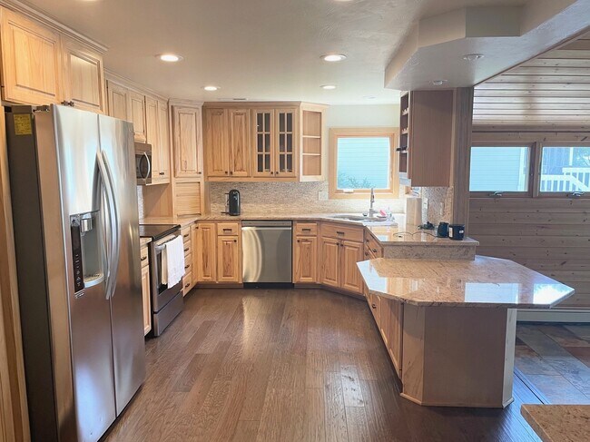 Building Photo - 3010 Fairview Rd SW