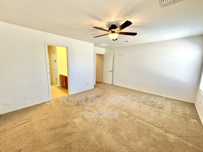 Building Photo - 40112 W Catherine Dr