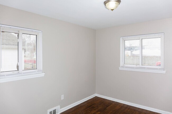 Building Photo - 11280 Dodge Ave