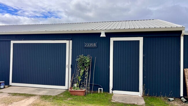 Building Photo - NEW TO THE MARKET Cozy 1 Bedroom 1 Bathroo...