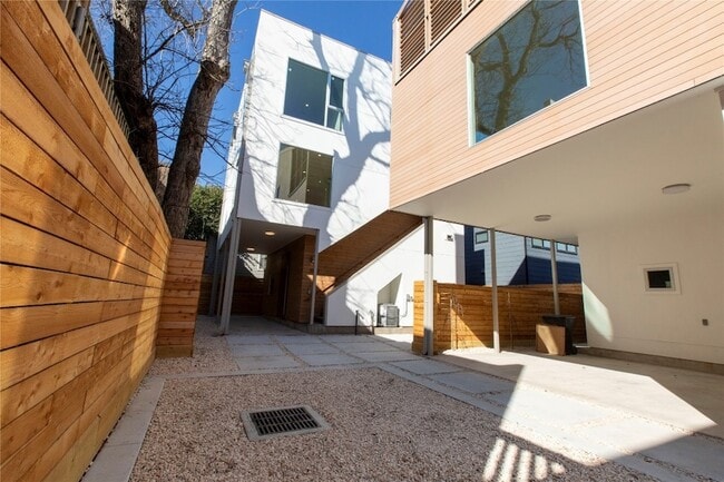 Building Photo - 3512 Mt Vernon St