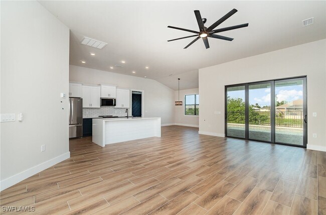 Building Photo - 534 NW 18th Pl
