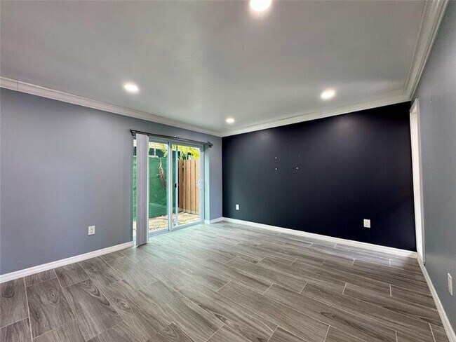 Building Photo - 1313 SW 8th Ct