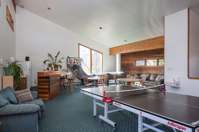 Building Photo - Available now!  Year lease!   Three Bedroo...