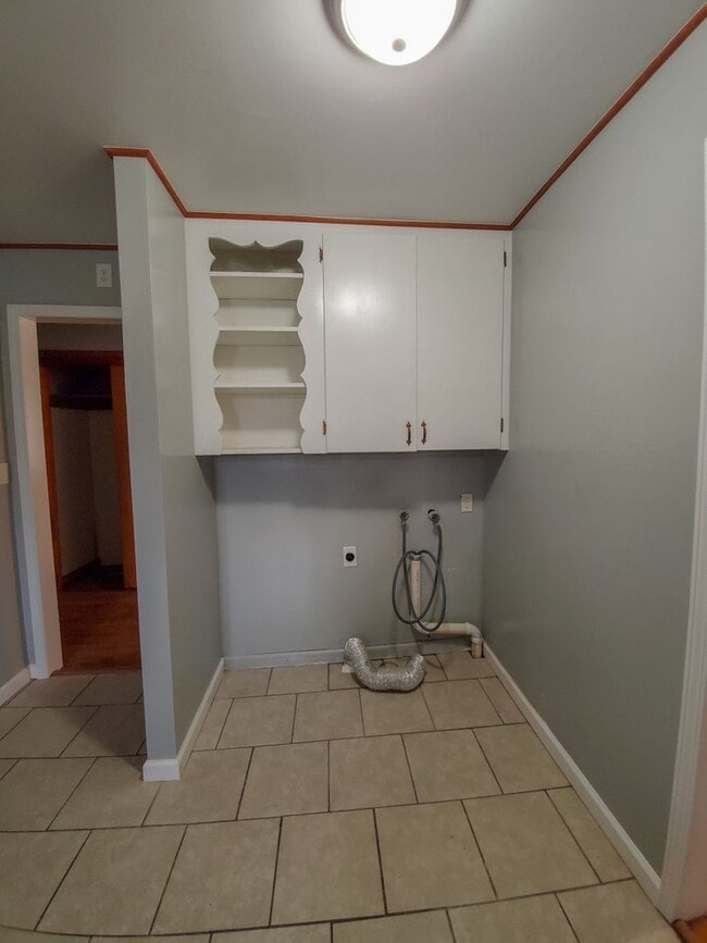 Building Photo - 4 Bedroom 2 bath Home in Shawnee