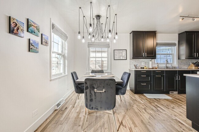 Building Photo - Updated 3BD/ 2BA home in Denver, CO! Available January 1st