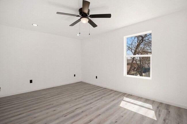 Building Photo - Spacious 3BR House in San Antonio Close to...