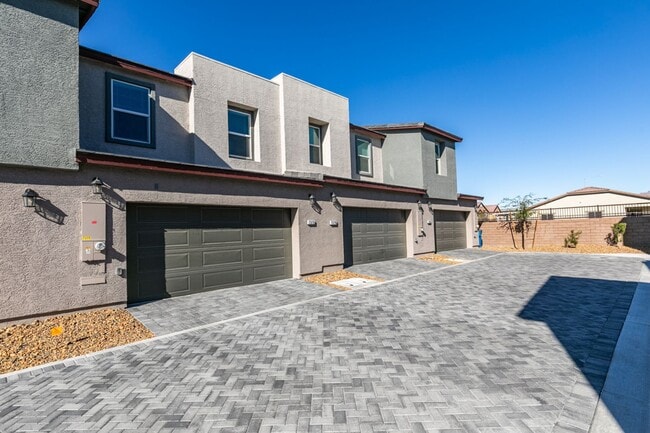 Building Photo - Gorgeous Townhome with upgrades in gated community* 3 large bedrooms, 2 car garage*Community pool...