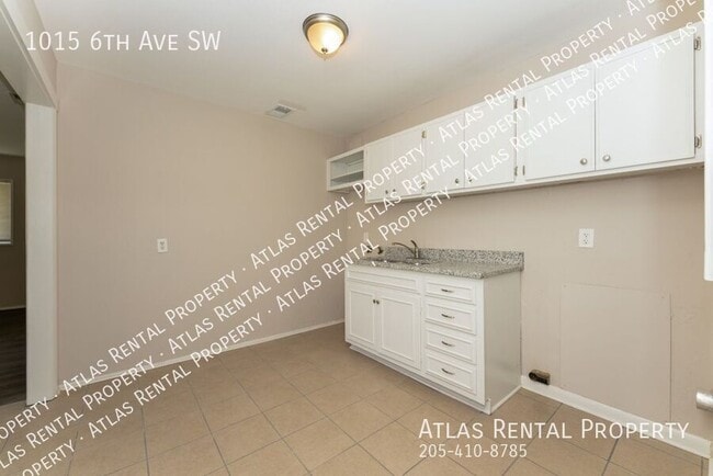 Building Photo - 1015 6th Ave SW
