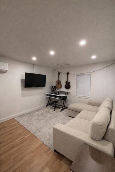 Building Photo - 940 Gravel Pike