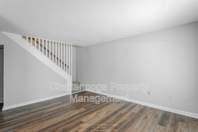 Building Photo - 900 Mountain Creek Rd