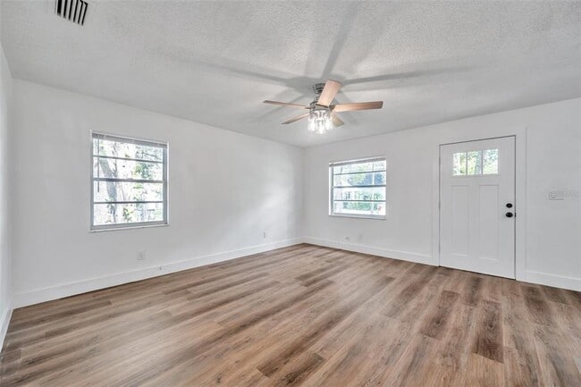 Building Photo - 304 W Idlewild Ave