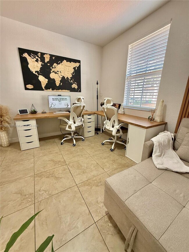 Building Photo - 1034 NE 208th St