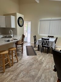 Building Photo - 964 Great Hill Dr