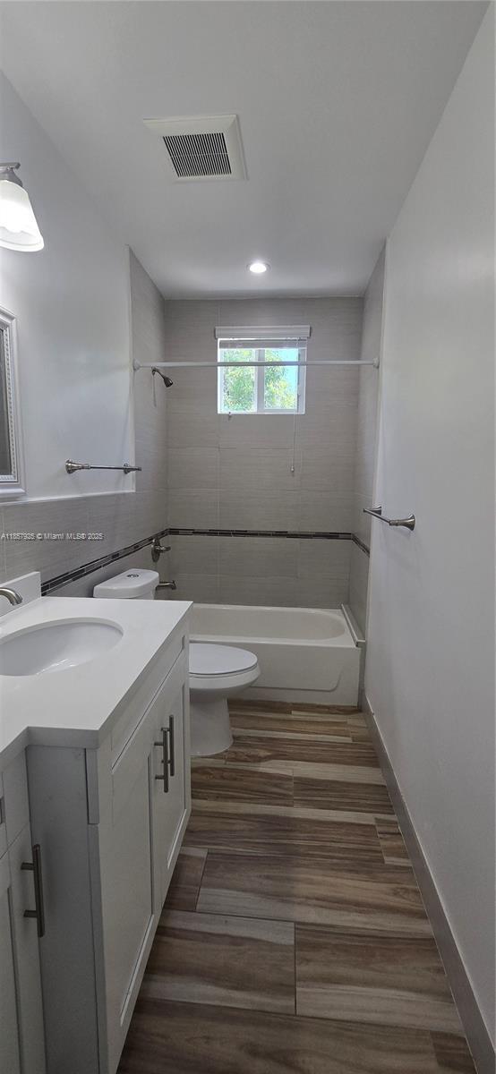 Building Photo - 3790 Oak Ave