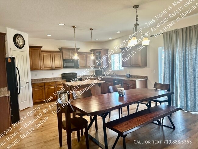 Building Photo - 3755 Reindeer Cir