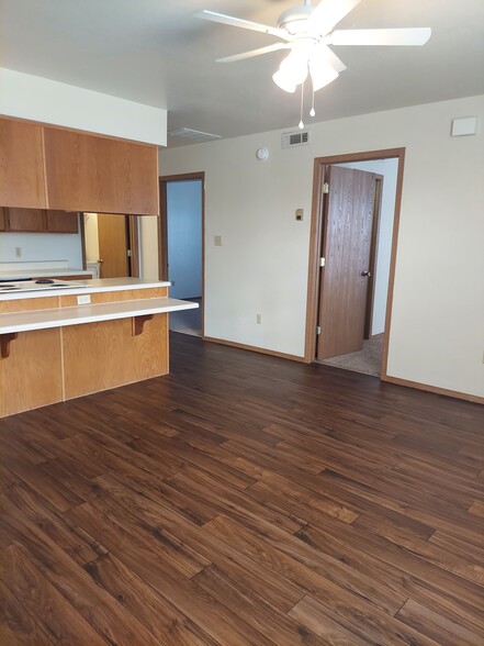 Primary Photo - Cedar Creek Apartments and Townhomes
