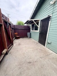 Building Photo - Charming 2/1 in Gilroy