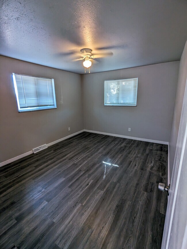 Building Photo - 6631 Julian St