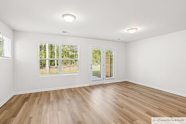 Building Photo - STUNNING TOWNHOUSE IN LEXINGTON'S MURRAY V...