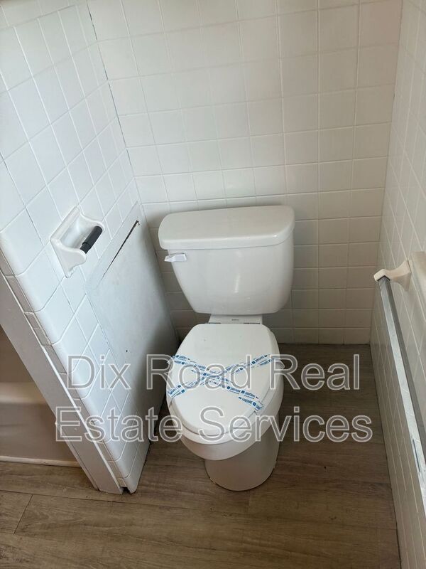 Building Photo - 504 Highland St