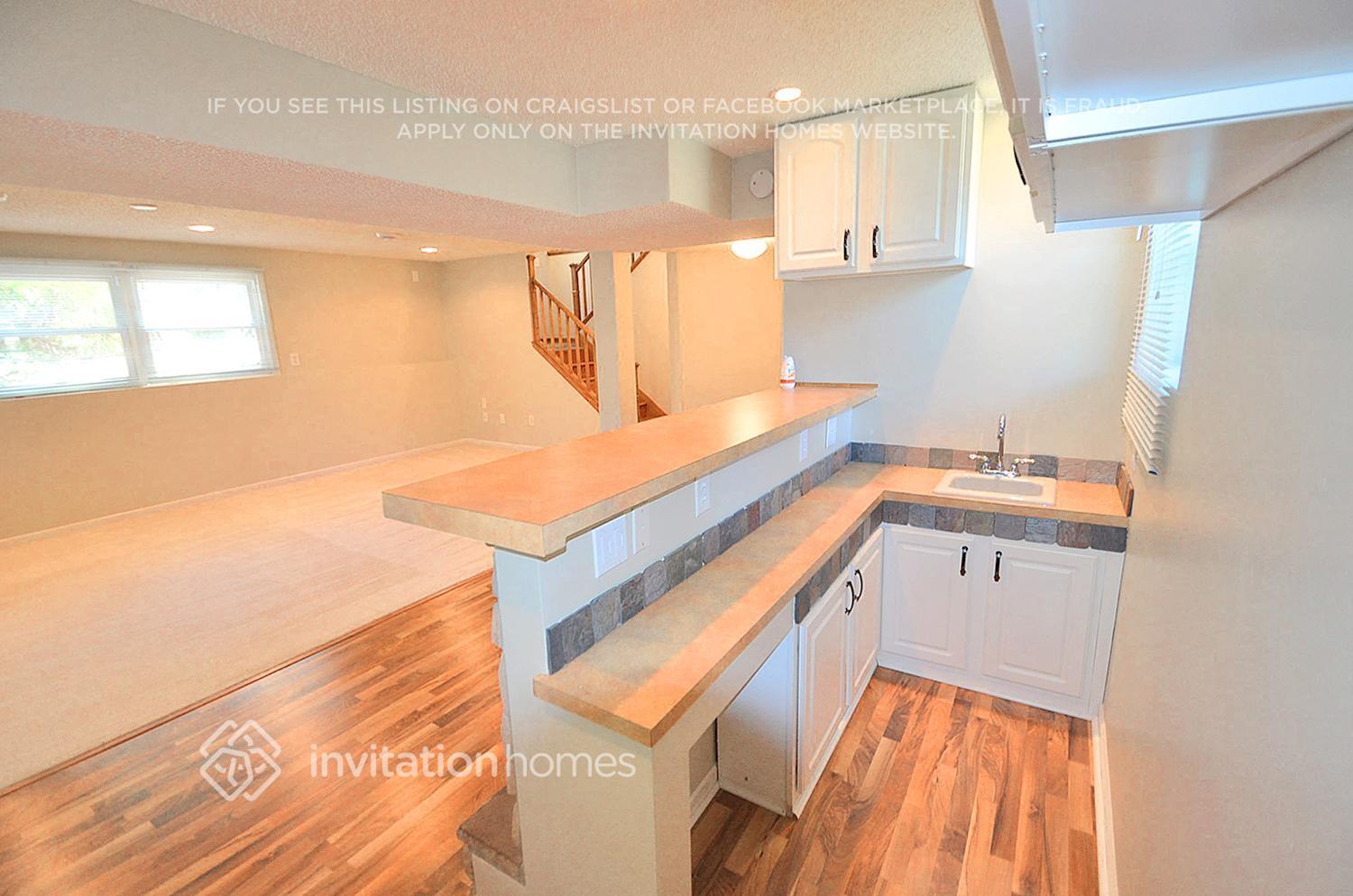 Building Photo - 707 S Shore Dr