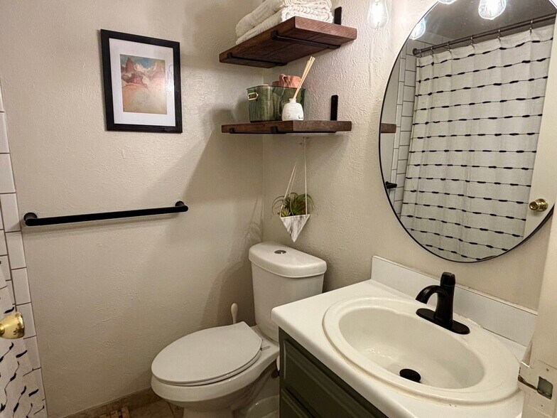 Bathroom - 1111 Ash St