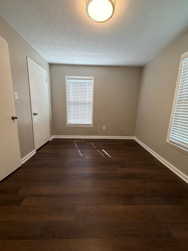 Building Photo - 2515 Cedar Ln
