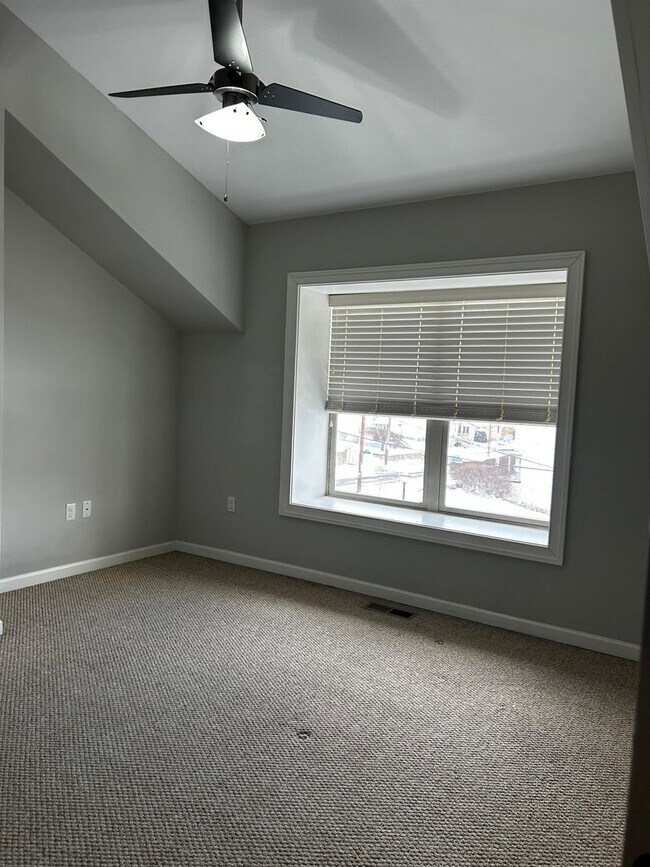 Building Photo - 970 Ridge Ave