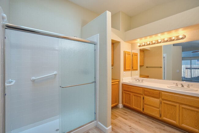 Building Photo - 15279 Medella Cir