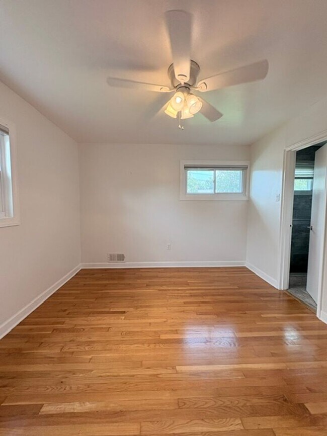 Building Photo - 9714 Admiralty Dr