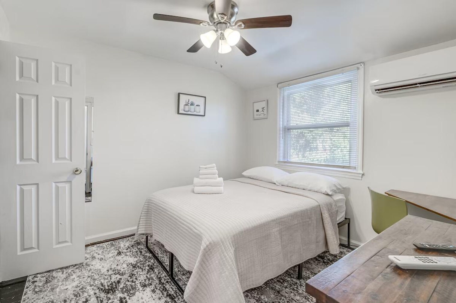 Building Photo - 2430 S Oakland St