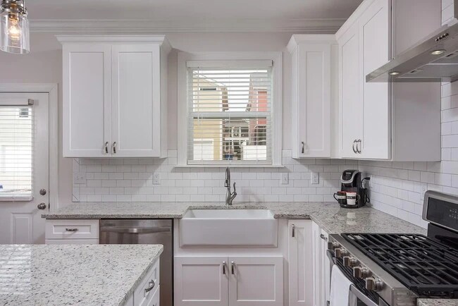 Building Photo - 1429 Park Ave