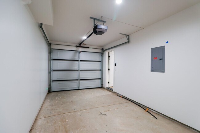 Building Photo - 4647 Pickford St