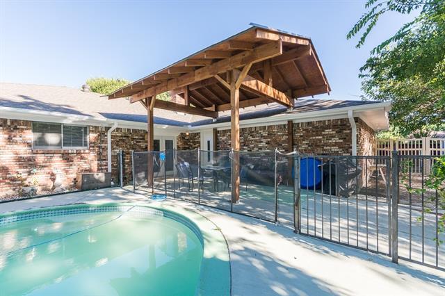 Building Photo - 1001 Valley Creek Dr