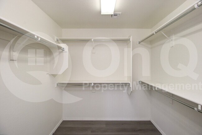 Building Photo - 16401 W Latham St