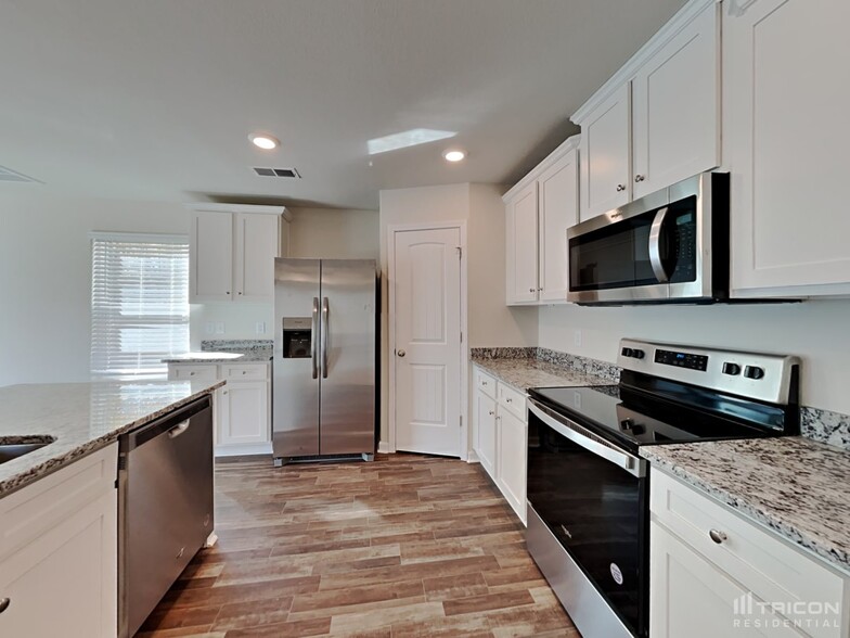 Building Photo - 2128 Southlea Dr