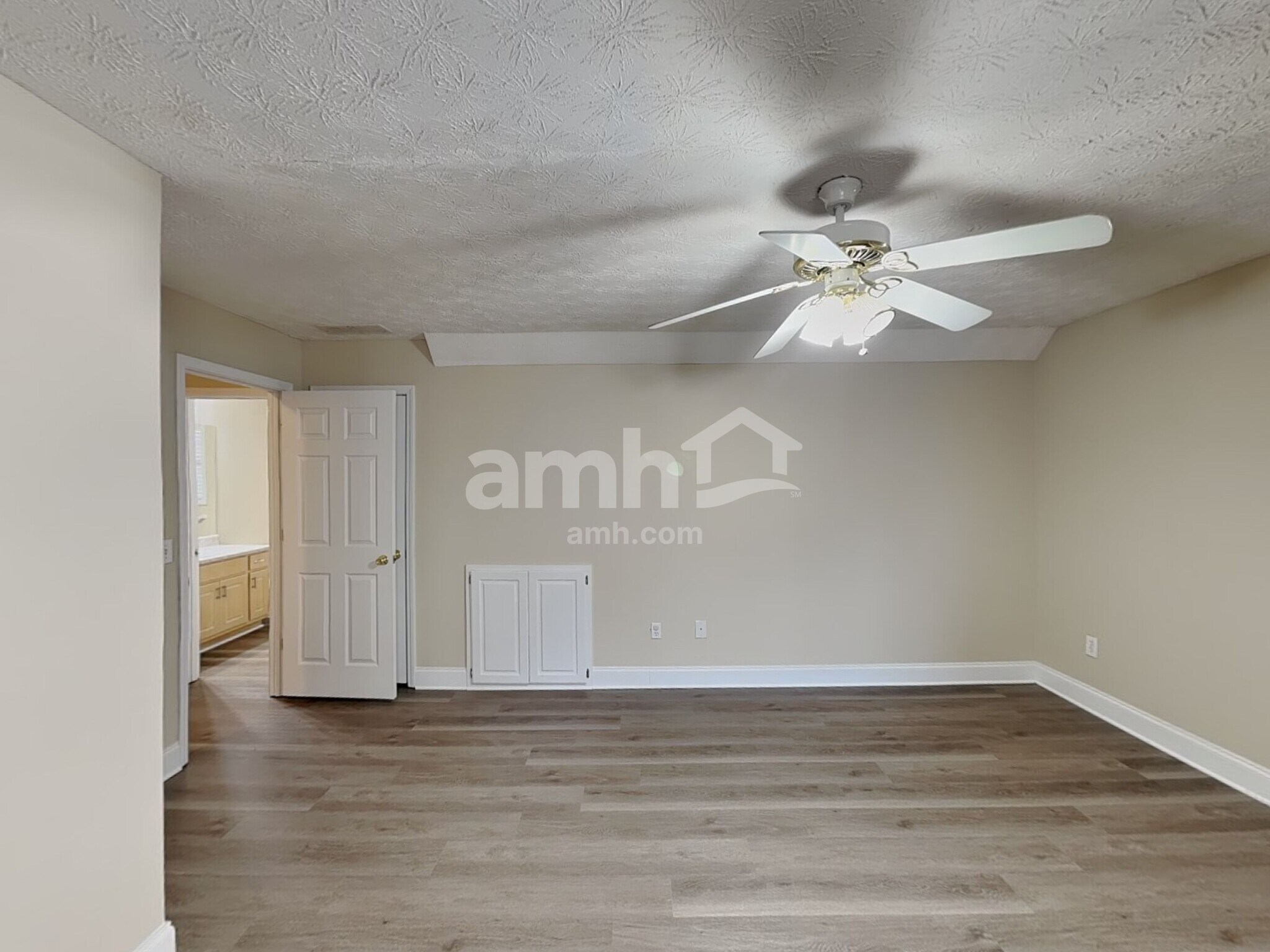 Building Photo - 887 Kendall Park Dr