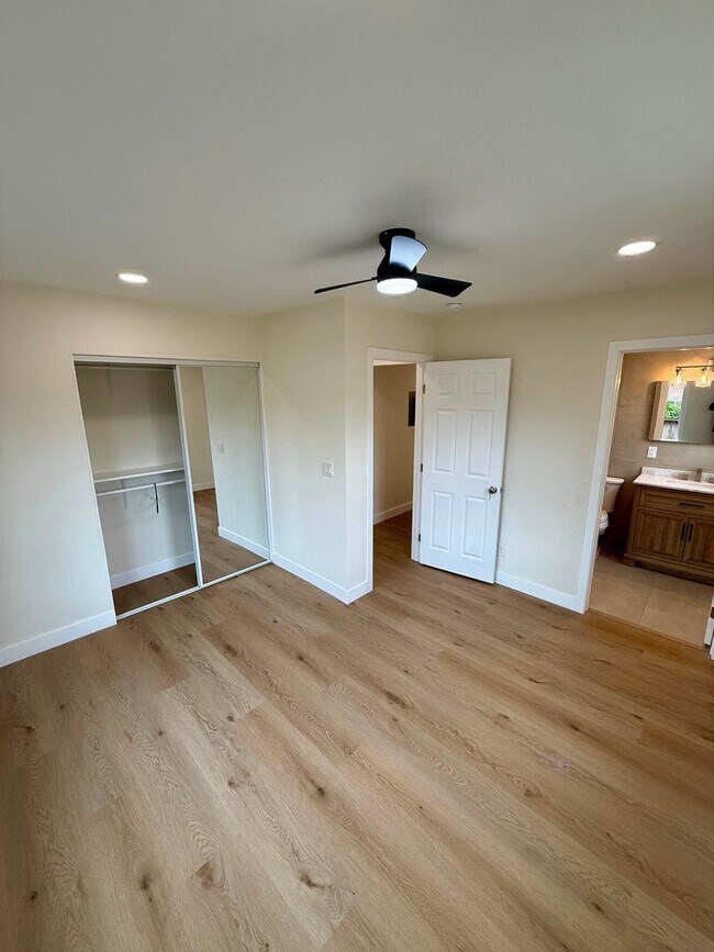 Building Photo - Completely Remodeled Single Family House!